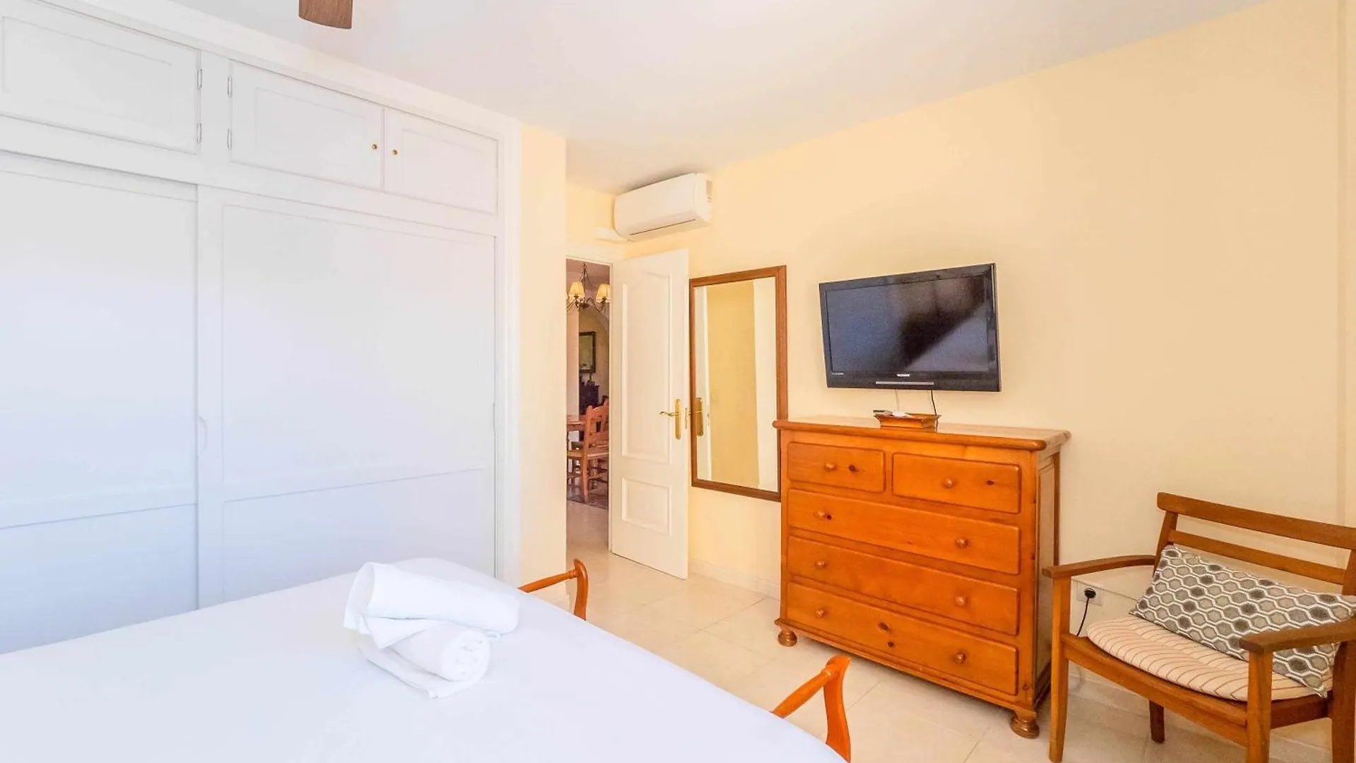 Centrico Apartamento Con Terraza En La Playa Rincon de la Victoria Spain