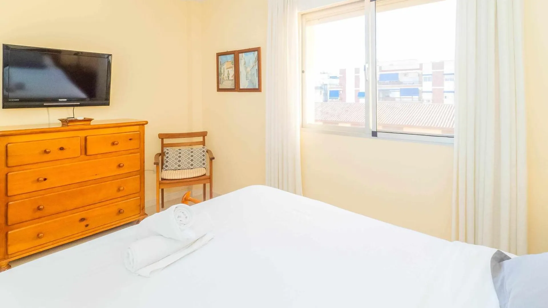 Centrico Apartamento Con Terraza En La Playa Rincon de la Victoria Apartment