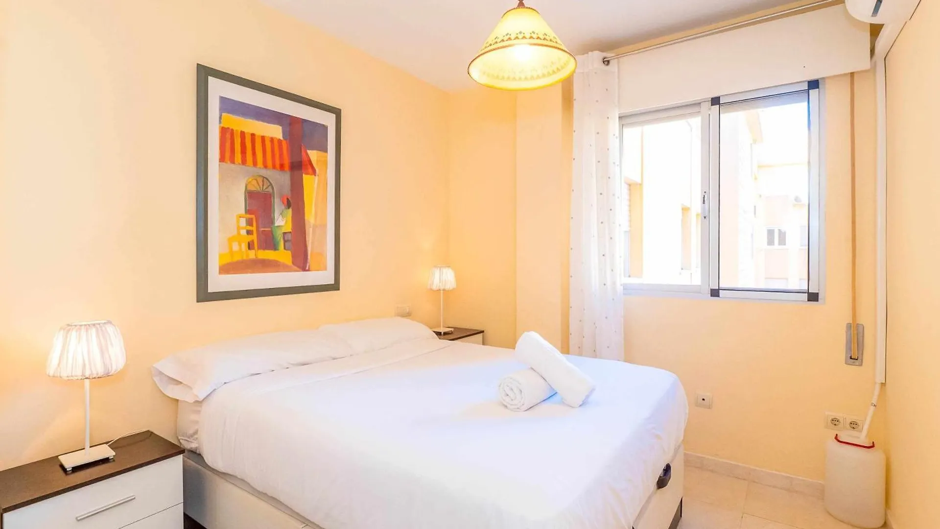 Centrico Apartamento Con Terraza En La Playa Rincon de la Victoria